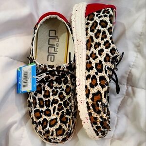 New cute cheetah print size Y2-L3 Hey Dude's.